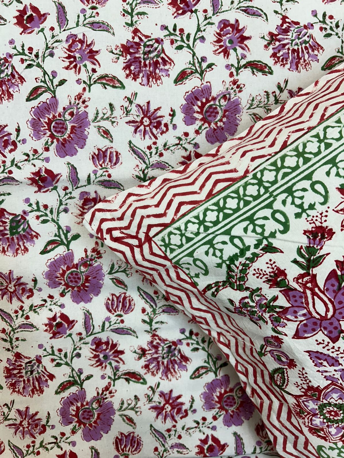 Lilac Love Double Bedsheet with Pillow Covers