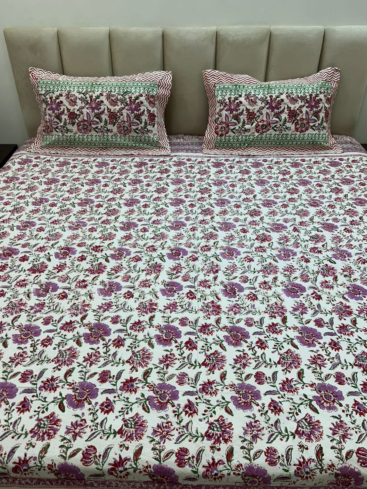 Lilac Love Double Bedsheet with Pillow Covers
