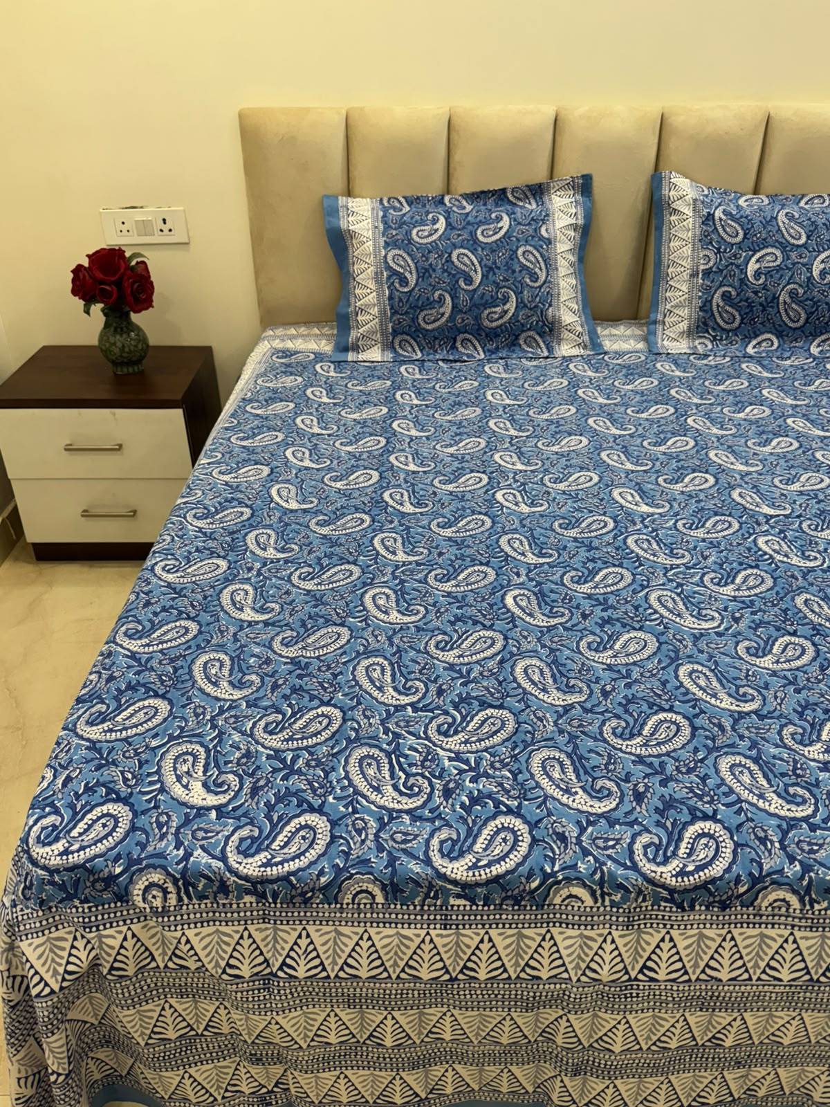 Blue Paisley Double Bedsheet with Pillow Covers