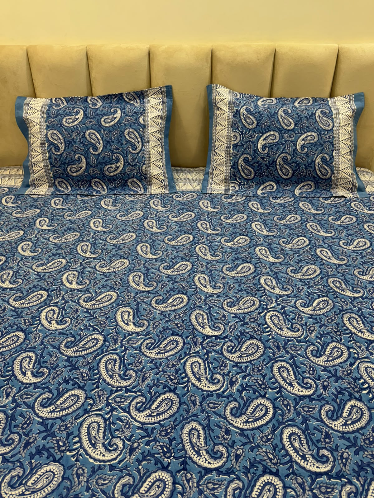 Blue Paisley Double Bedsheet with Pillow Covers