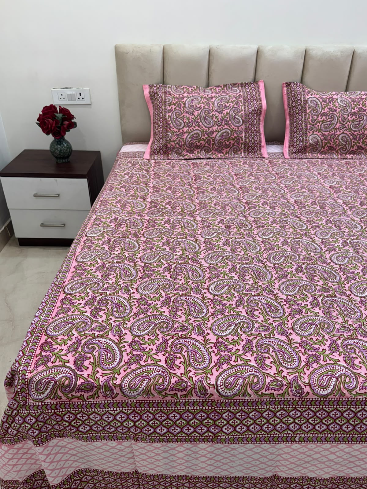 Pink Paisley Double Bedsheet with Pillow Covers