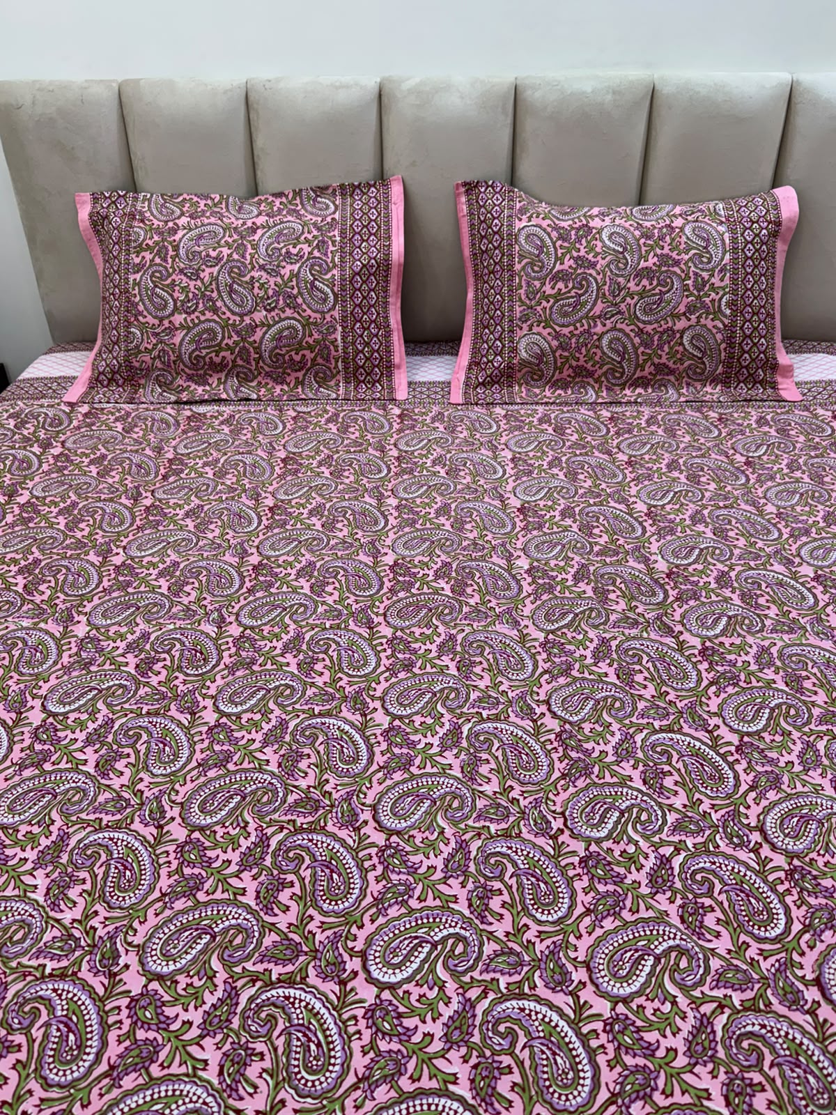 Pink Paisley Double Bedsheet with Pillow Covers