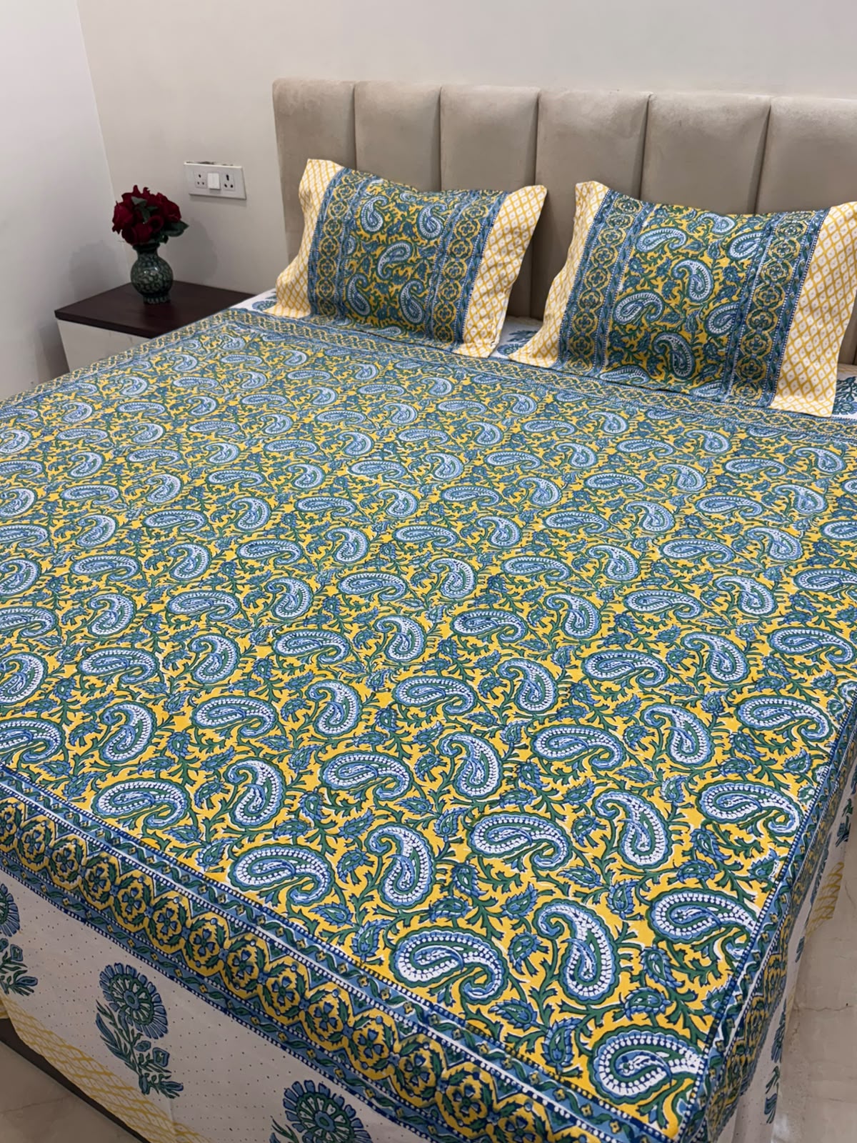 Double Bedsheet with Pillow Covers