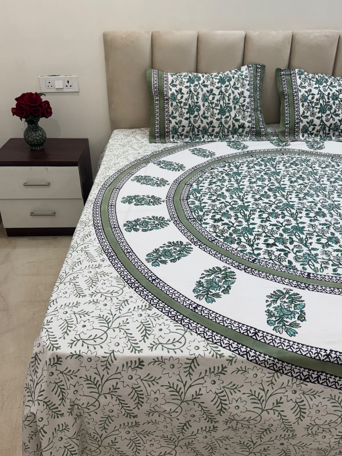 Double Bedsheet with Pillow Covers
