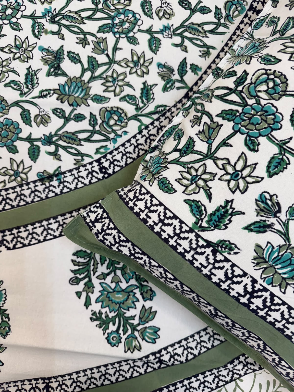 Double Bedsheet with Pillow Covers