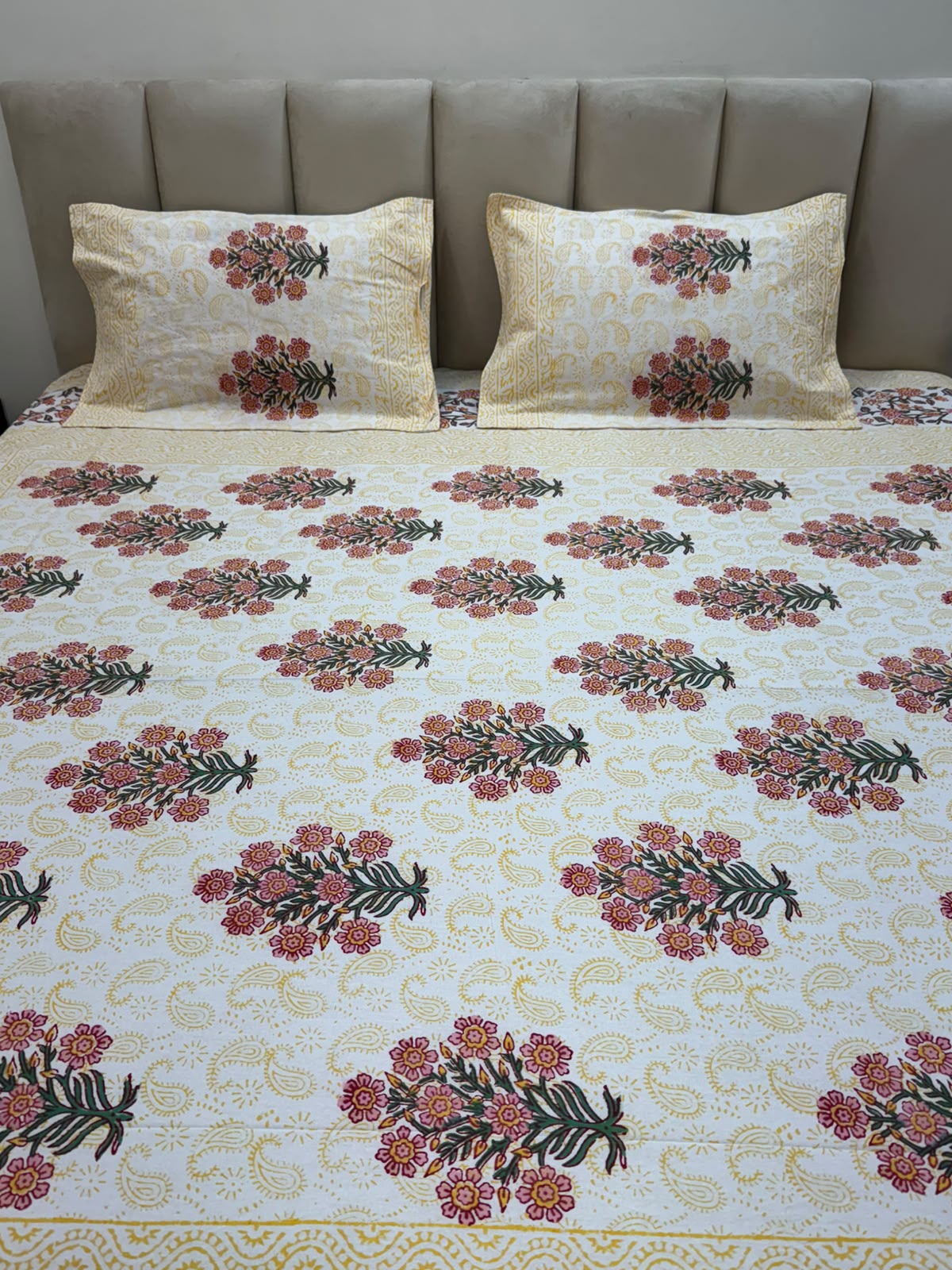 Double Bedsheet with Pillow Covers