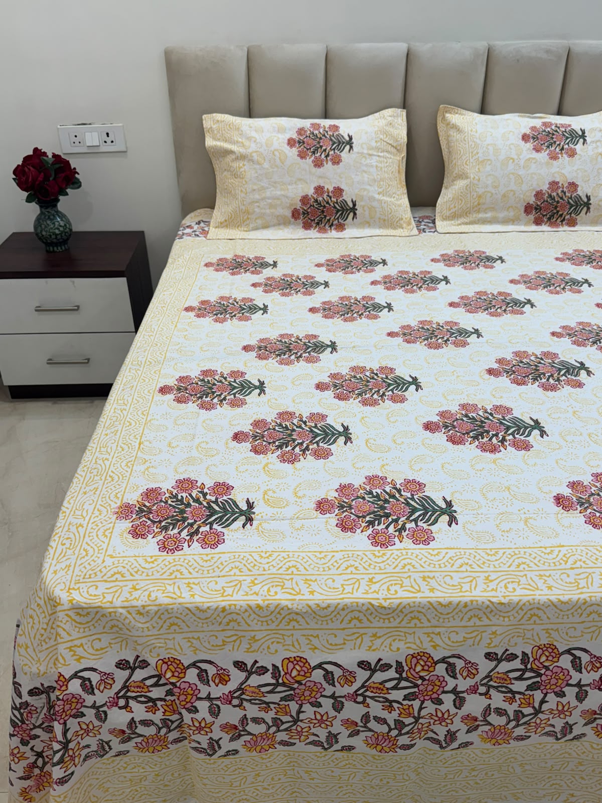 Double Bedsheet with Pillow Covers