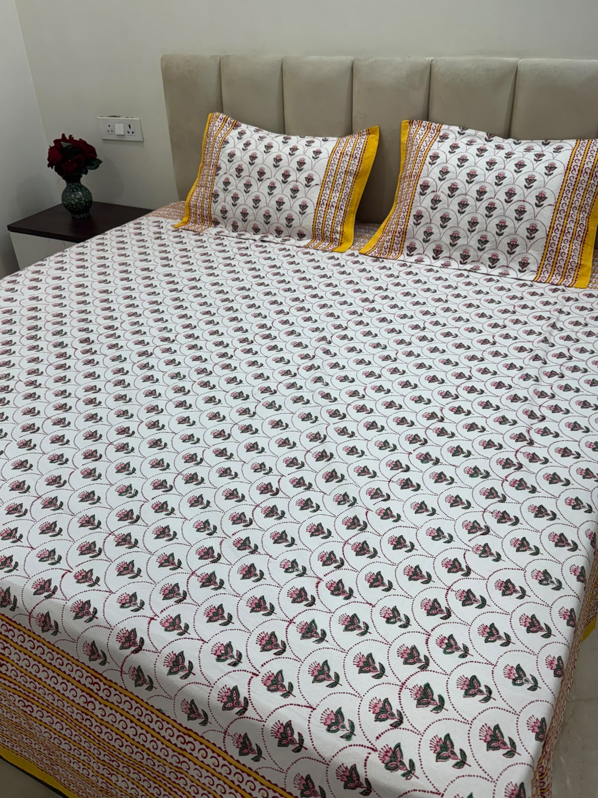 Double Bedsheet with Pillow Covers