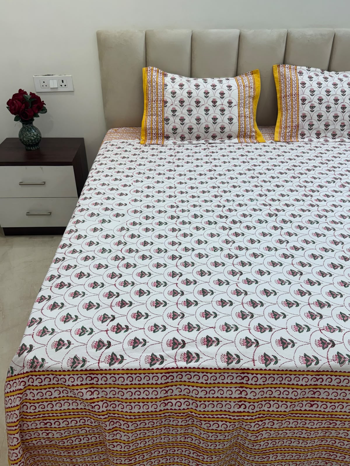Double Bedsheet with Pillow Covers