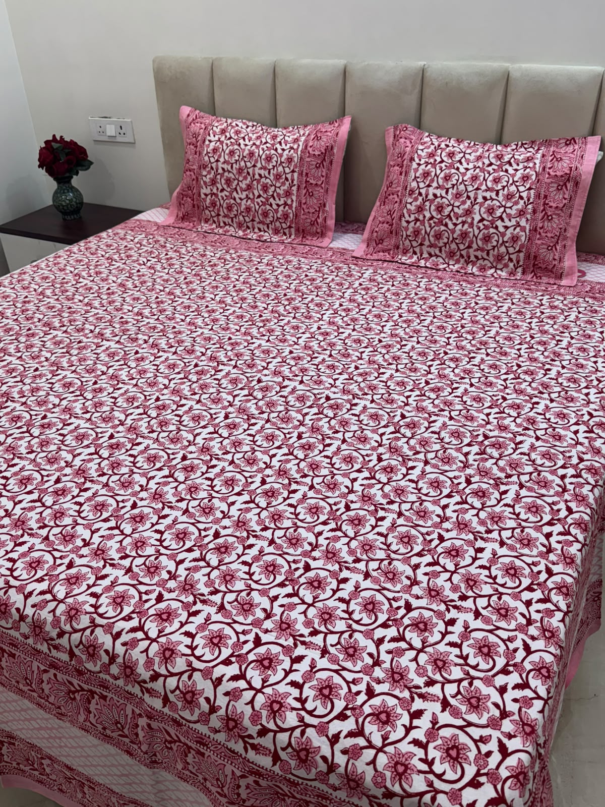 Double Bedsheet with Pillow Covers