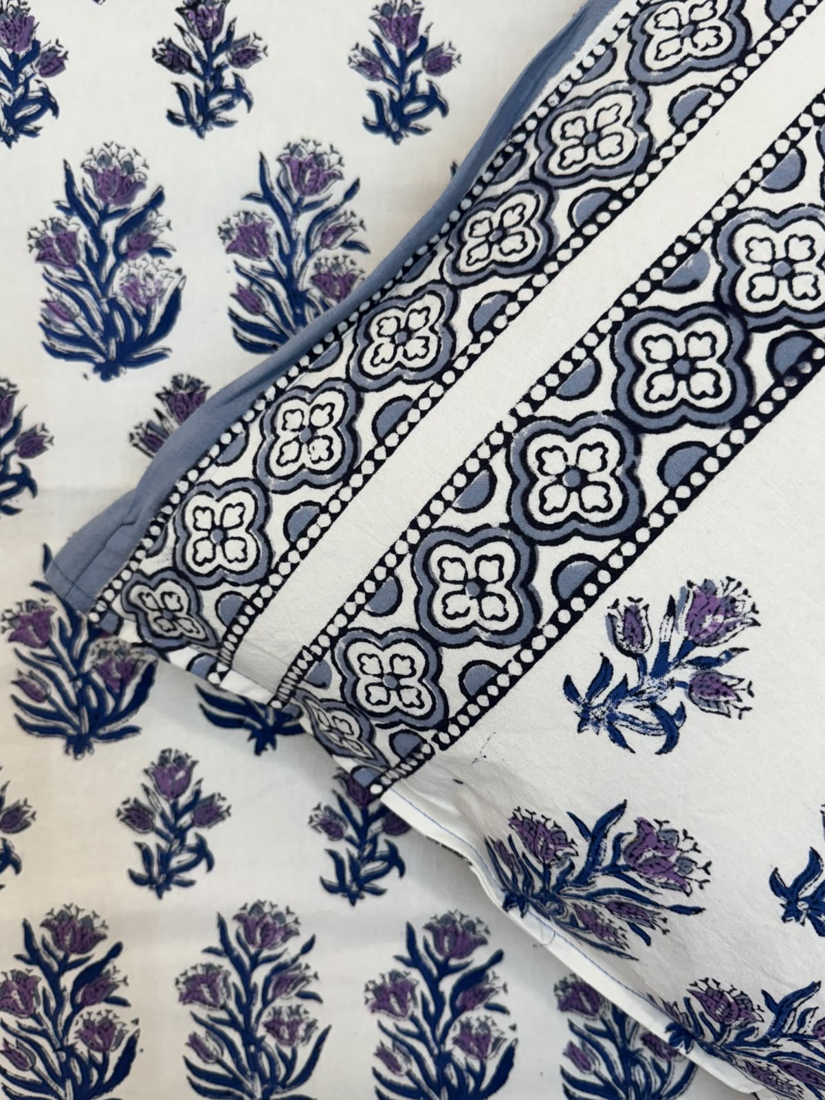 Double Bedsheet with Pillow Covers