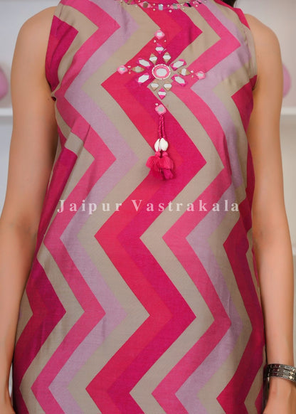 Cranberry ZigZag Muslin Sleeveless Kurta Coord