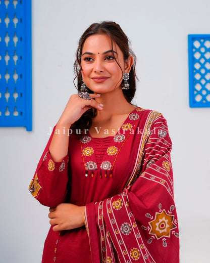 Maroon Jarokha Detailing Cotton Dupatta Set