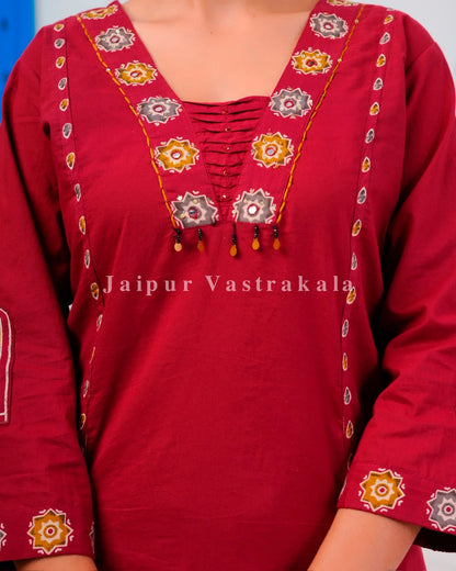 Maroon Jarokha Detailing Cotton Dupatta Set