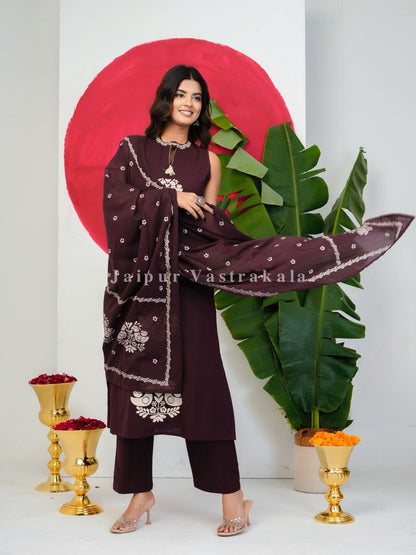 Cocoa Sparrow Embroidery Flex Suit Set