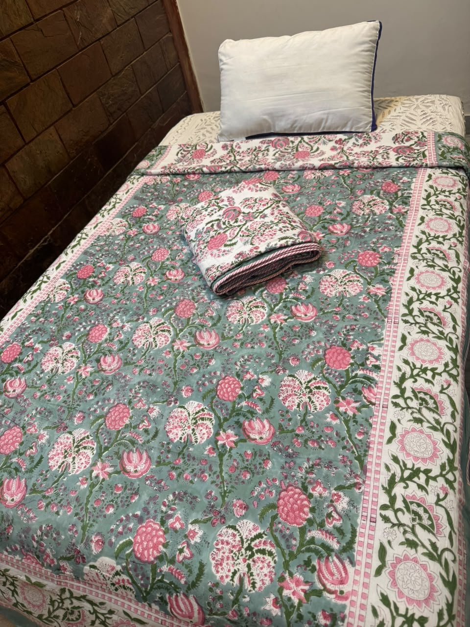 Roshan Gulabi Single Bed Reversible Dohar